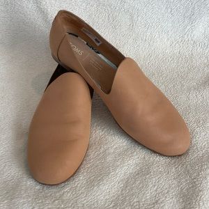 TOMS Darcy Flat Loafers Women’s size 7M classic silhouette Camel Tan Brown